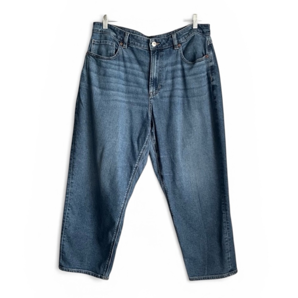 American Eagle Outfitters Straight Leg Jeans in Medium Blue
